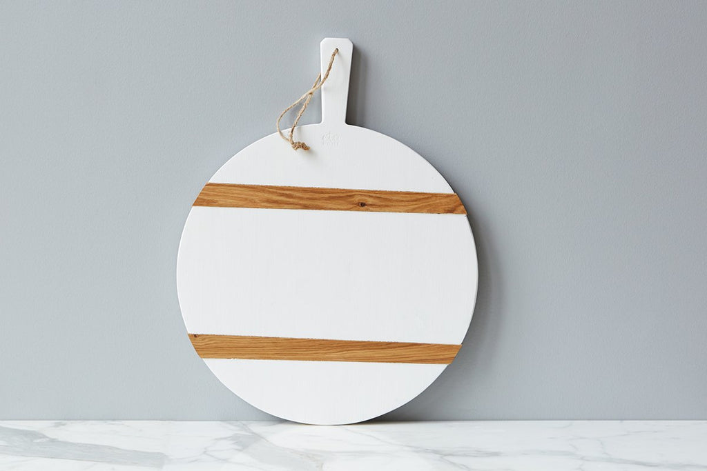 White Round Mod Wood Charcuterie Board by etúHOME.  Front view with detail.  Use as serving , charcuterie, or display.